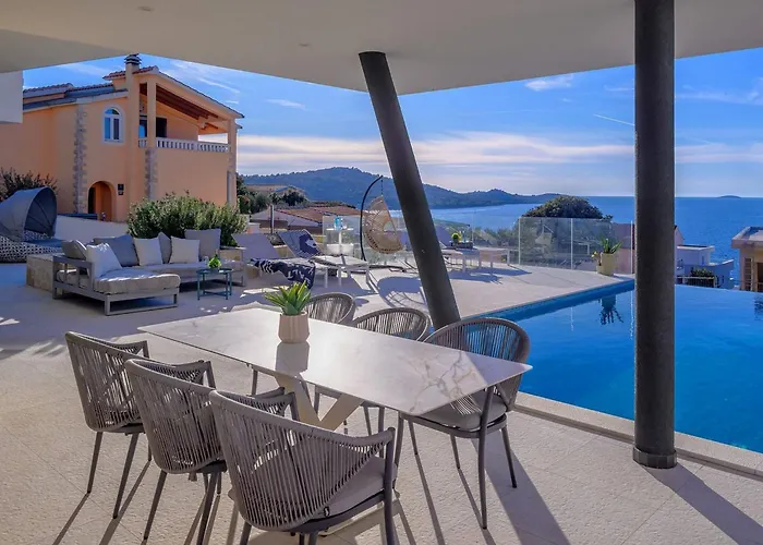 Luxury Seven Seas With Infinity Heated Pool By The Sea In Villa *