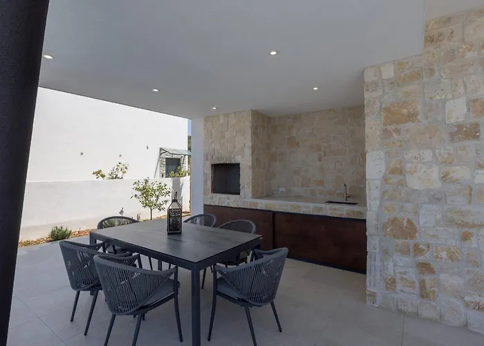 Luxury Seven Seas With Infinity Heated Pool By The Sea In