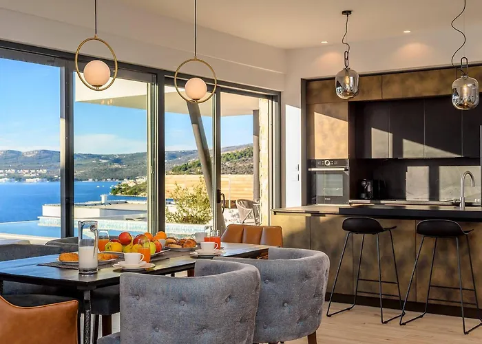 Luxury Seven Seas With Infinity Heated Pool By The Sea In Villa