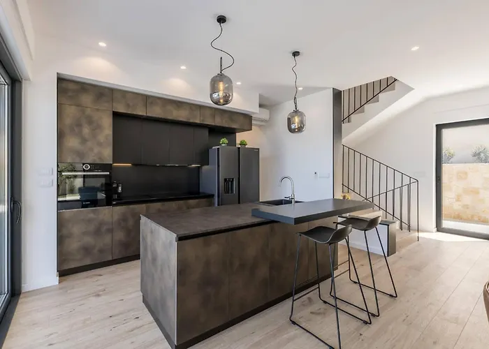 Villa Luxury Seven Seas With Infinity Heated Pool By The Sea In Ražanj