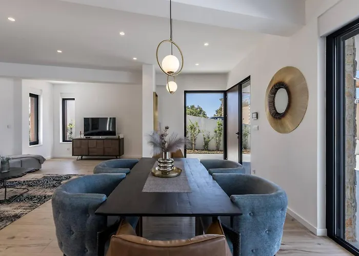 Luxury Seven Seas With Infinity Heated Pool By The Sea In Villa Ražanj