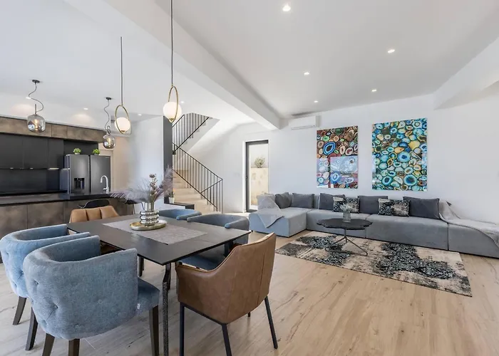 Villa Luxury Seven Seas With Infinity Heated Pool By The Sea In