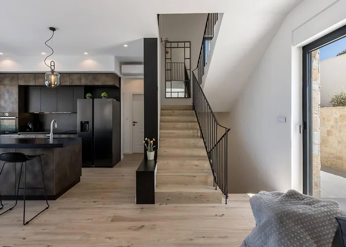 Luxury Seven Seas With Infinity Heated Pool By The Sea In Villa