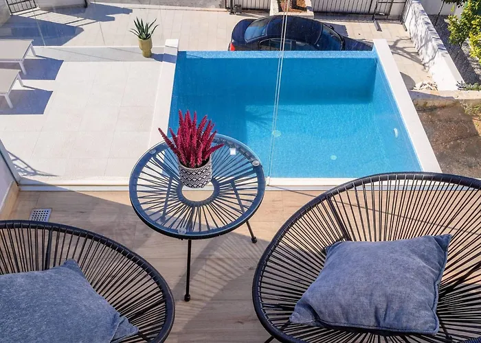 Luxury Seven Seas With Infinity Heated Pool By The Sea In Villa Ražanj