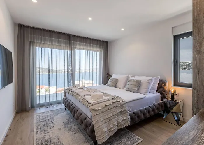 Villa Luxury Seven Seas With Infinity Heated Pool By The Sea In Ražanj