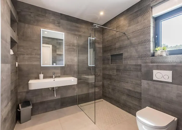 Luxury Seven Seas With Infinity Heated Pool By The Sea In *