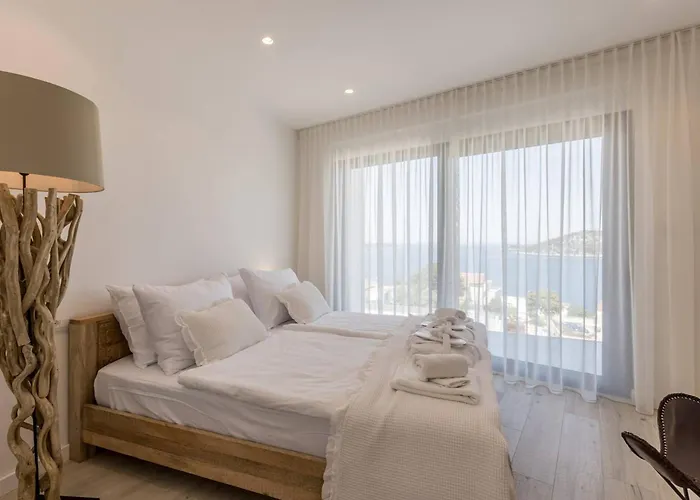 Luxury Seven Seas With Infinity Heated Pool By The Sea In