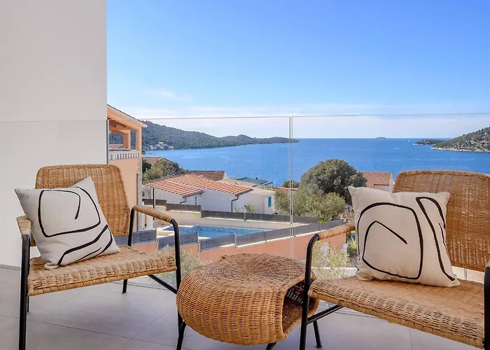 Luxury Seven Seas With Infinity Heated Pool By The Sea In *