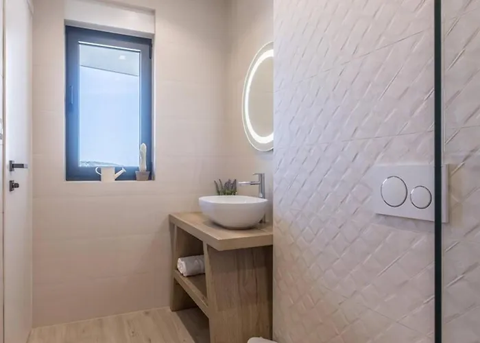 Luxury Seven Seas With Infinity Heated Pool By The Sea In * Ražanj