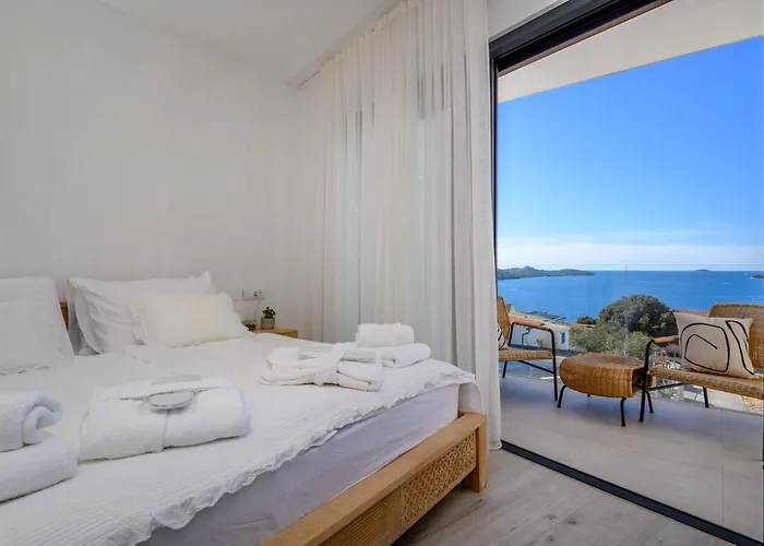 Villa Luxury Seven Seas With Infinity Heated Pool By The Sea In