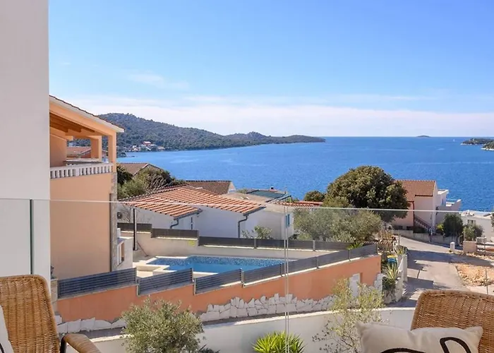 Luxury Seven Seas With Infinity Heated Pool By The Sea In *