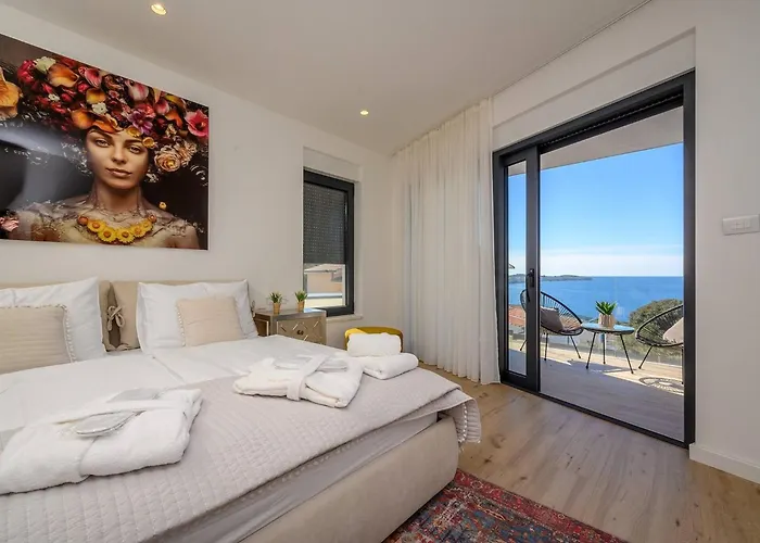 Luxury Seven Seas With Infinity Heated Pool By The Sea In Villa *