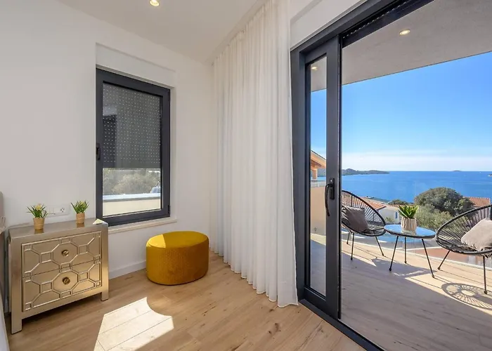 Luxury Seven Seas With Infinity Heated Pool By The Sea In Ražanj