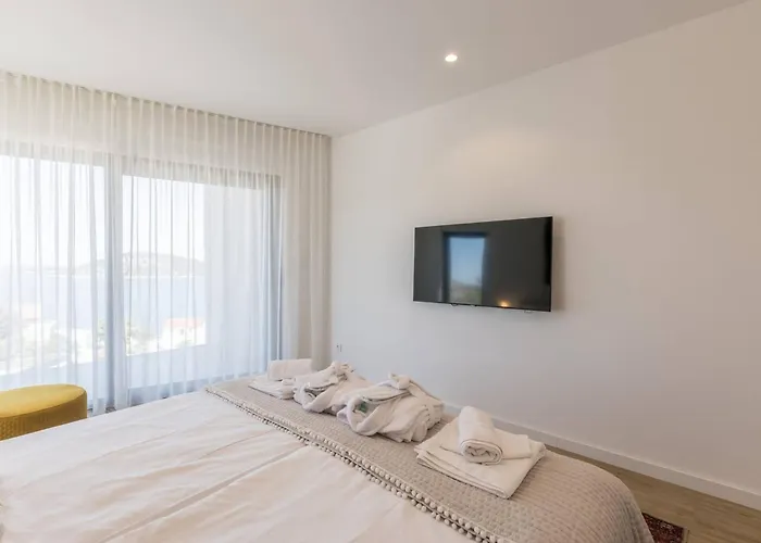 Luxury Seven Seas With Infinity Heated Pool By The Sea In *