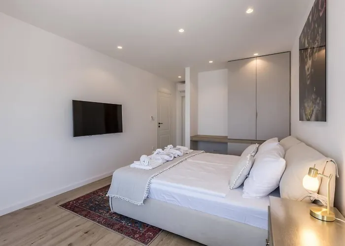 Villa Luxury Seven Seas With Infinity Heated Pool By The Sea In